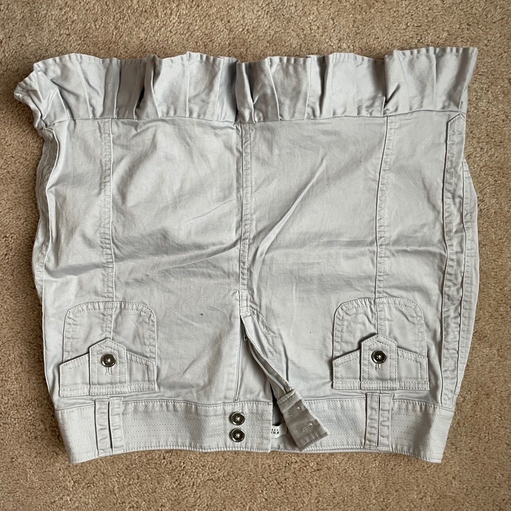 Neutral skirt